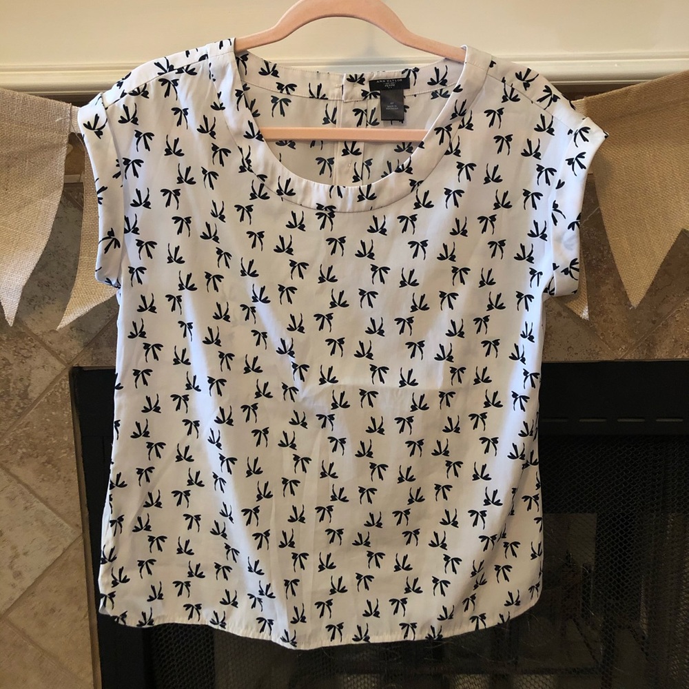 Ann Taylor bow pattern blouse w/ button down back